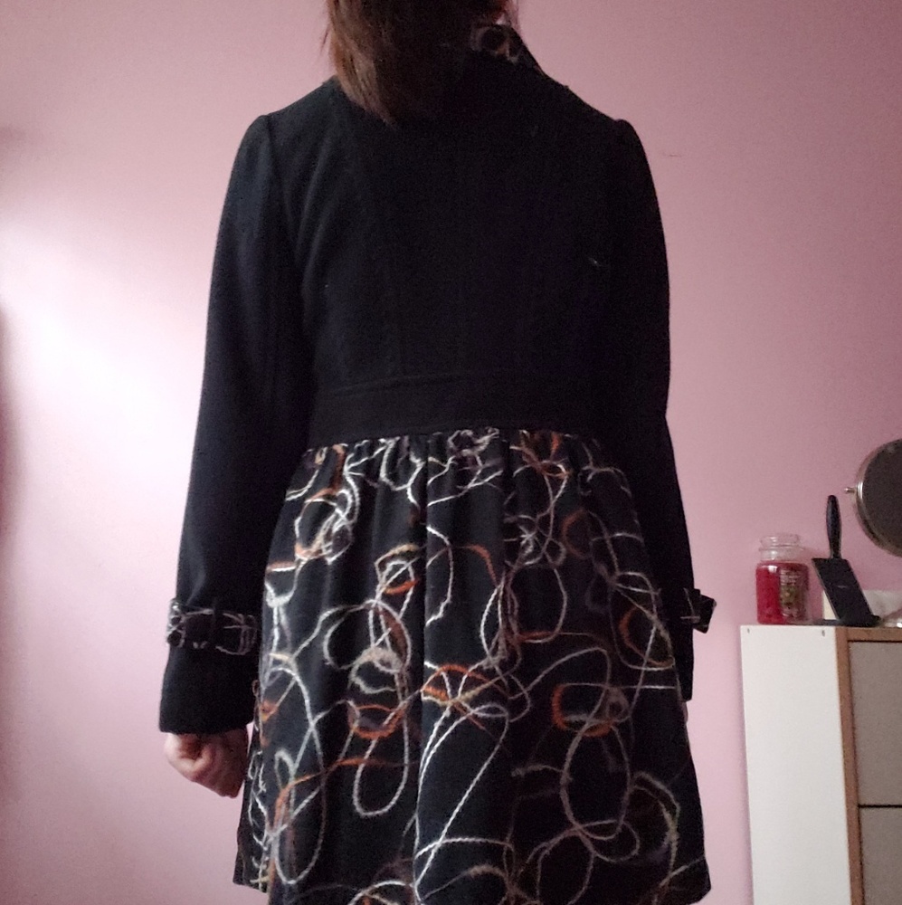 Coat W/ Abstract Pattern - image 2